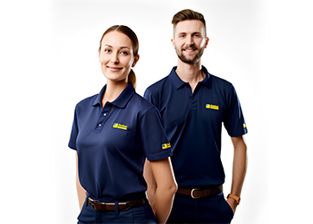 Uniforme corporativo em campo produzido pela No Limit Confecções, confecção B2B especializada em grandes volumes.